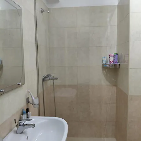 Esi Apartment *