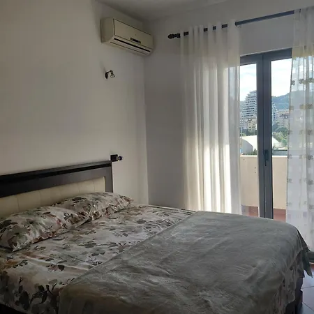 Apartment Esi *